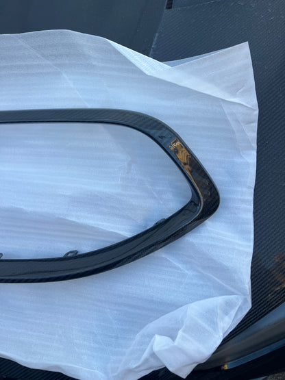DRY CARBON FIBER GRILLE OUTER TRIM FOR / F91 / F92 / F93 BMW M8